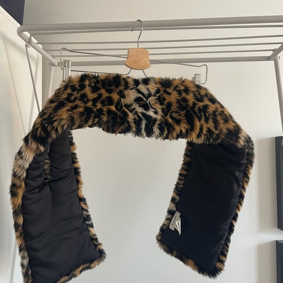 Scarf - Picture 2 of 4